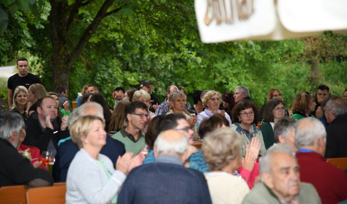 Besucher der Ehrung